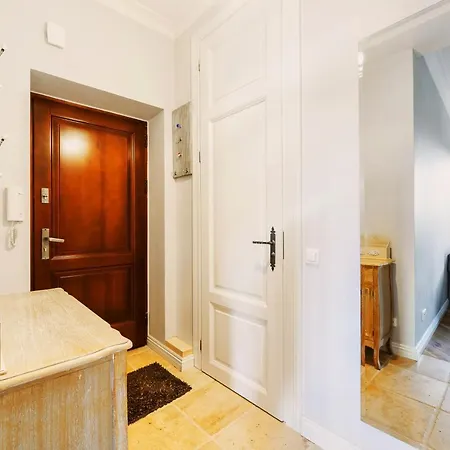 Designer Flat In The Heart Of Old Town *